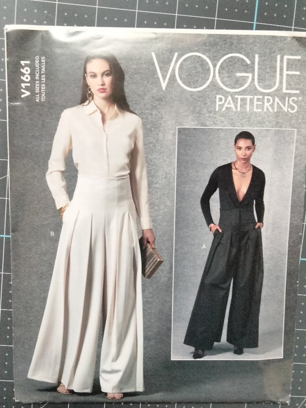 V1661 Vogue Pattern, S-XL, Misses' Pleated Pants, Uncut, FF, OOP